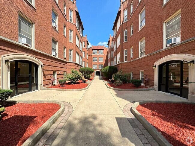 Building Photo - 553 W Aldine Ave