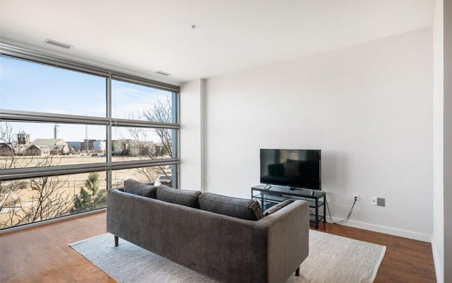 Building Photo - 2958 Syracuse St