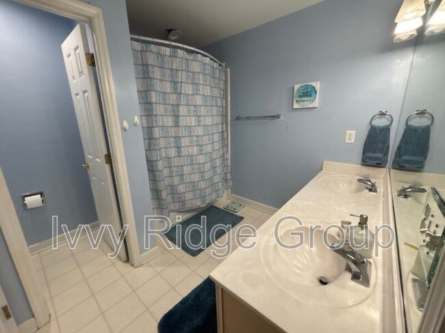 Building Photo - 16020 Virginia Lee Ct