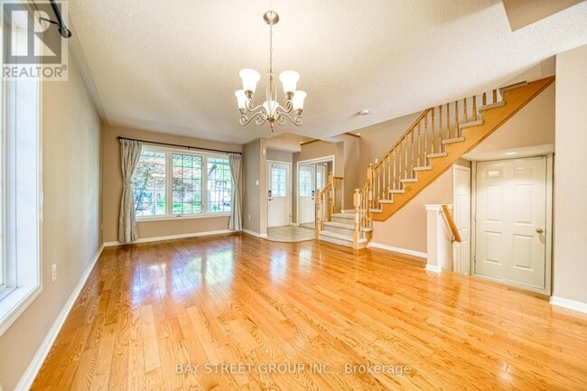 Building Photo - 1273 Glenrose Crescent