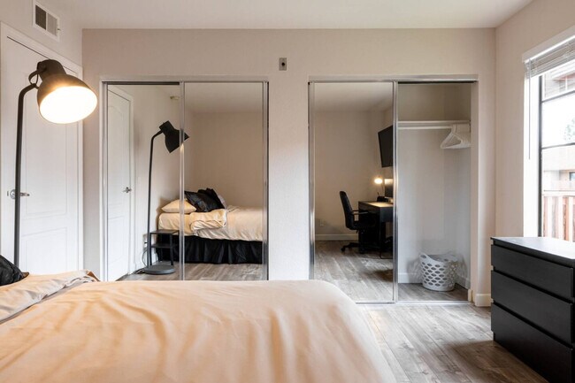 Building Photo - 12067 Alta Carmel Ct