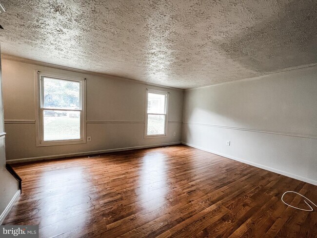 Foto del edificio - 811 Calvert Towne Dr