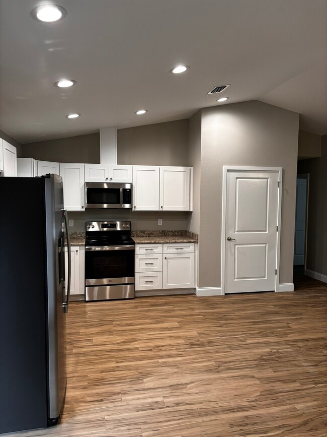 Foto del edificio - 2418 County Rd 451