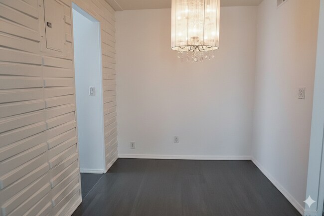 Building Photo - 97-12 63rd Dr