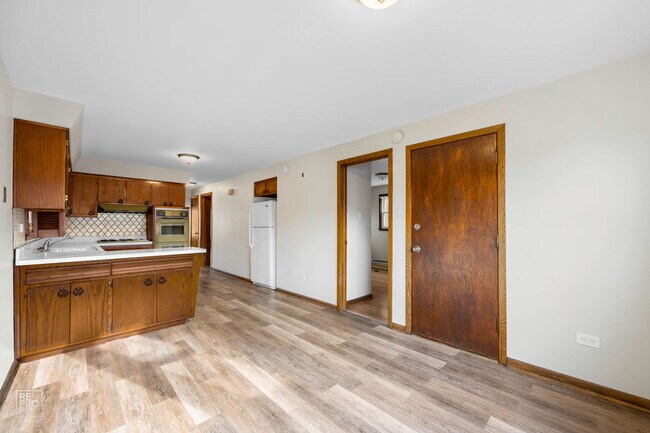 Building Photo - 5645 W 63rd Pl