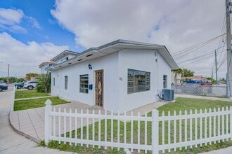 Building Photo - 40 NW 47th Ave