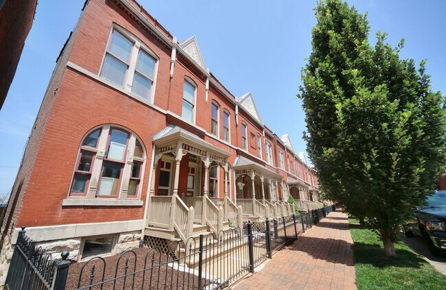 Building Photo - 2325 1/2 B Hickory St.