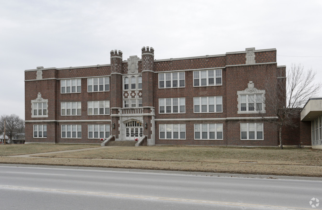 Primary Photo - Washburn Towers