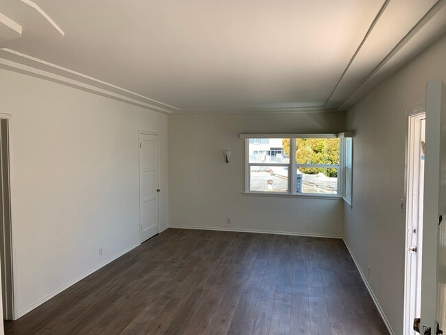 Building Photo - 2604 Santa Monica Blvd