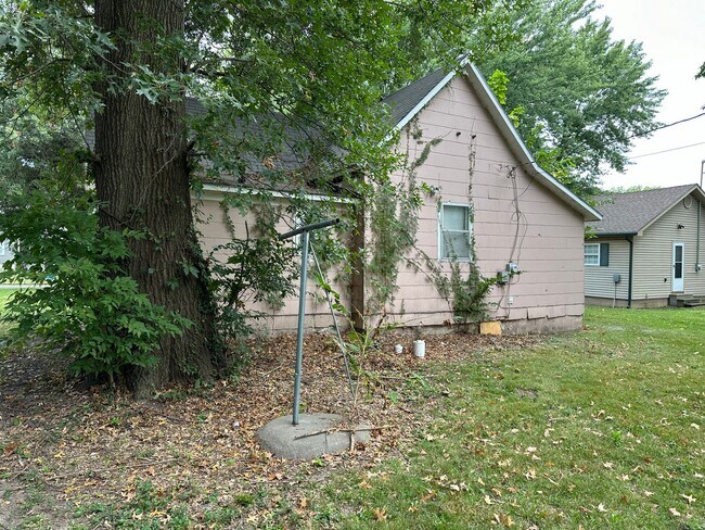 Building Photo - **NEW RENTAL LISTING** 2 BEDROOM, 1 BATH, ...