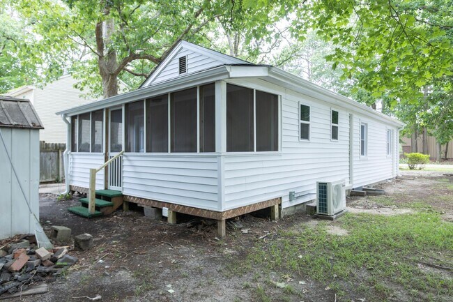 Building Photo - 345 Tabbs Ln
