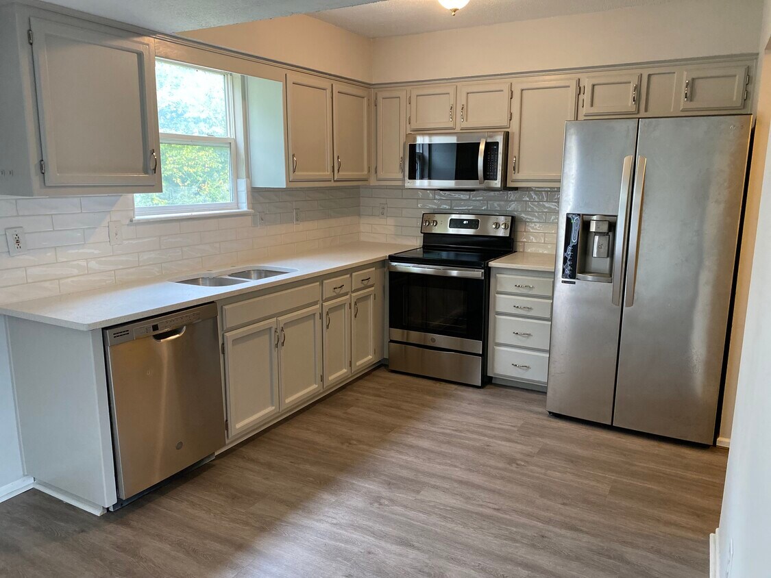 446 Spring Ave, Liberty, MO 64068 Townhome Rentals in Liberty MO