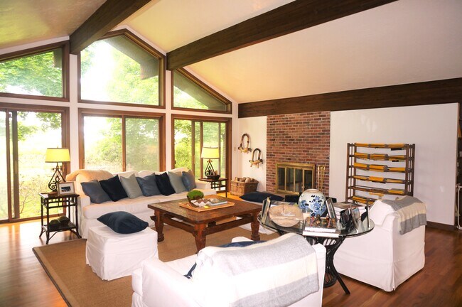 Building Photo - 19 Pegan Ln