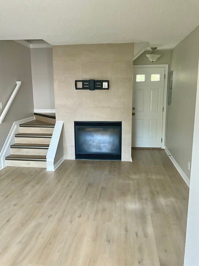 Living Room - 27796 Reo Rd