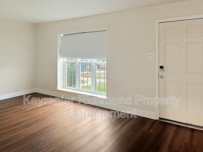 Building Photo - 735 Pleasant St