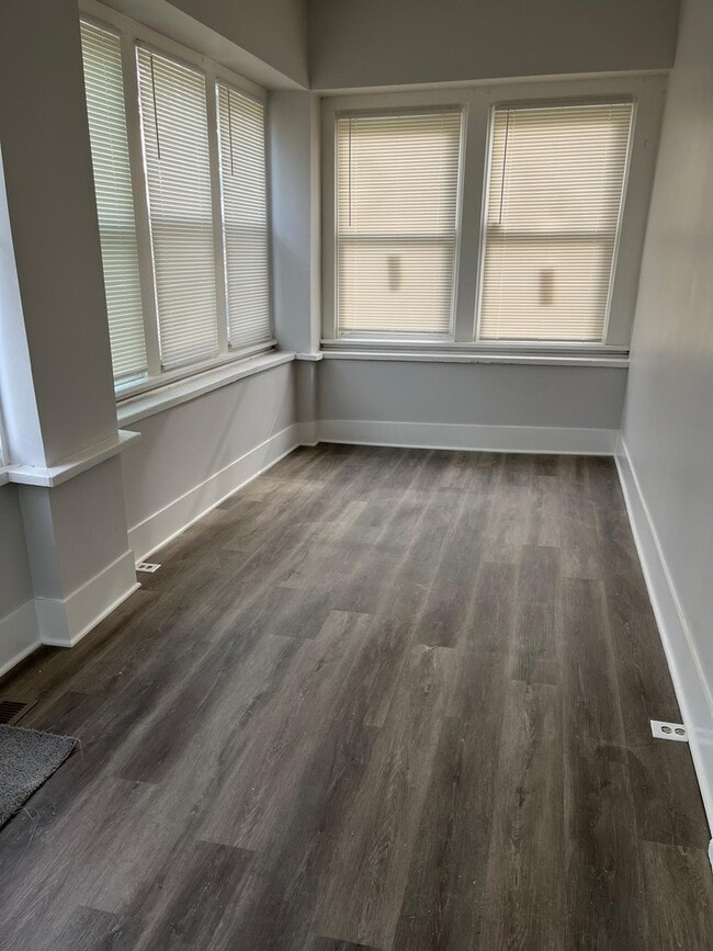 Building Photo - 11578 S Perry Ave