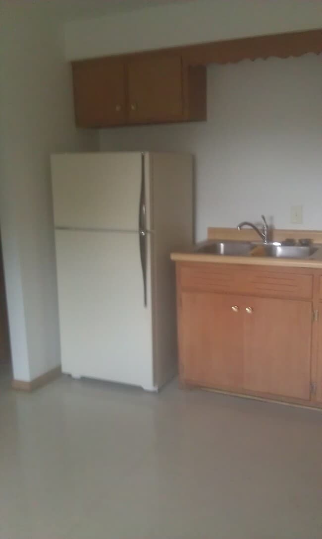 Building Photo - 718 Pinecrest Dr