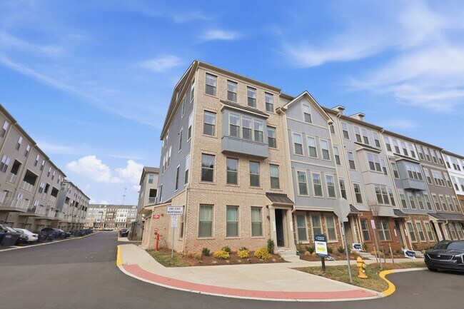 Foto del edificio - ***Coming Soon*** Stunning and Sun-filled 3 Bed 2.5 Bath Condo In Village At Manassas Park Condo