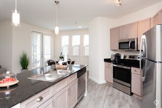 2BR2BA-1210sft - Majestic Parc