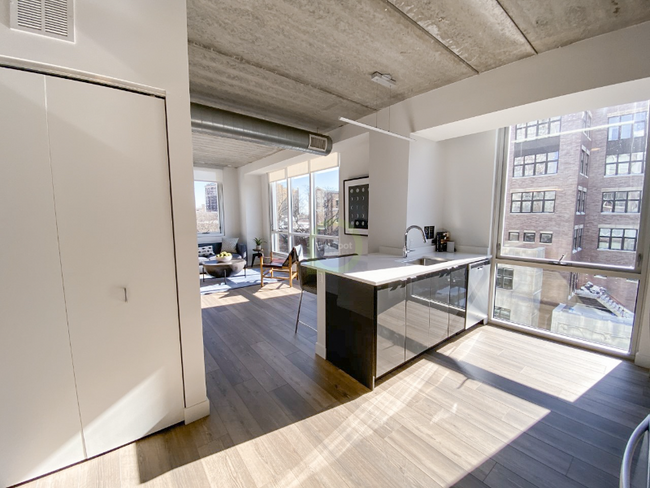 Foto del edificio - 734 N Pine Grove Ave