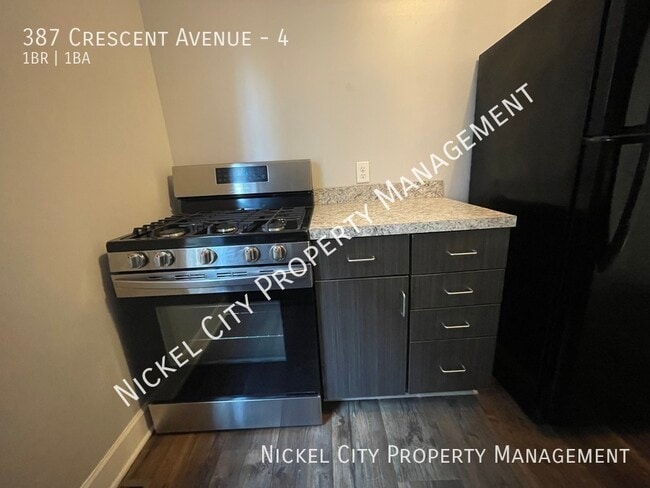 Foto del edificio - 387 Crescent Ave