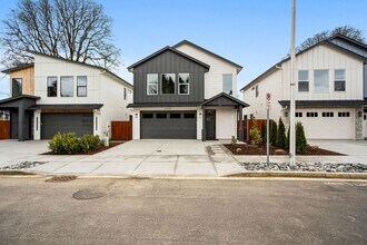 Building Photo - 6709 NE 27th Ct