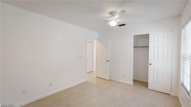 Building Photo - 2303 NE 6th St