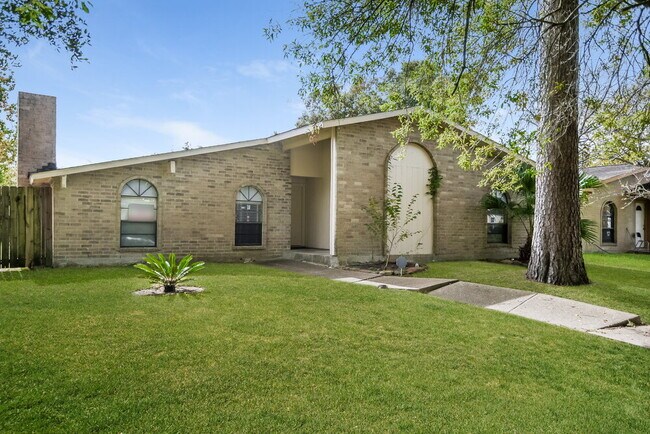 Foto del edificio - 14606 Leacrest Dr
