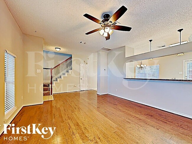Building Photo - 5611 Chimney Rock Dr
