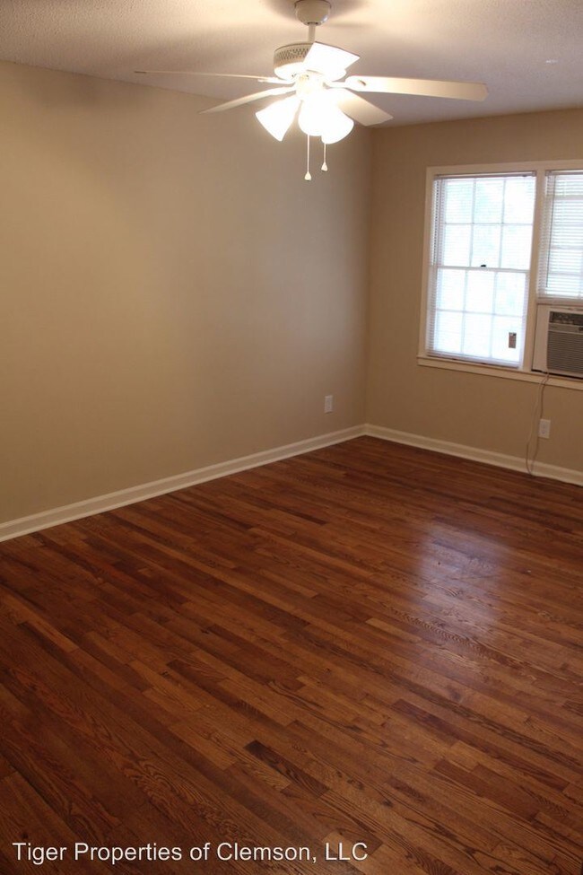 Building Photo - 2 br, 1 bath Room For Rent - 226 Cochran Rd