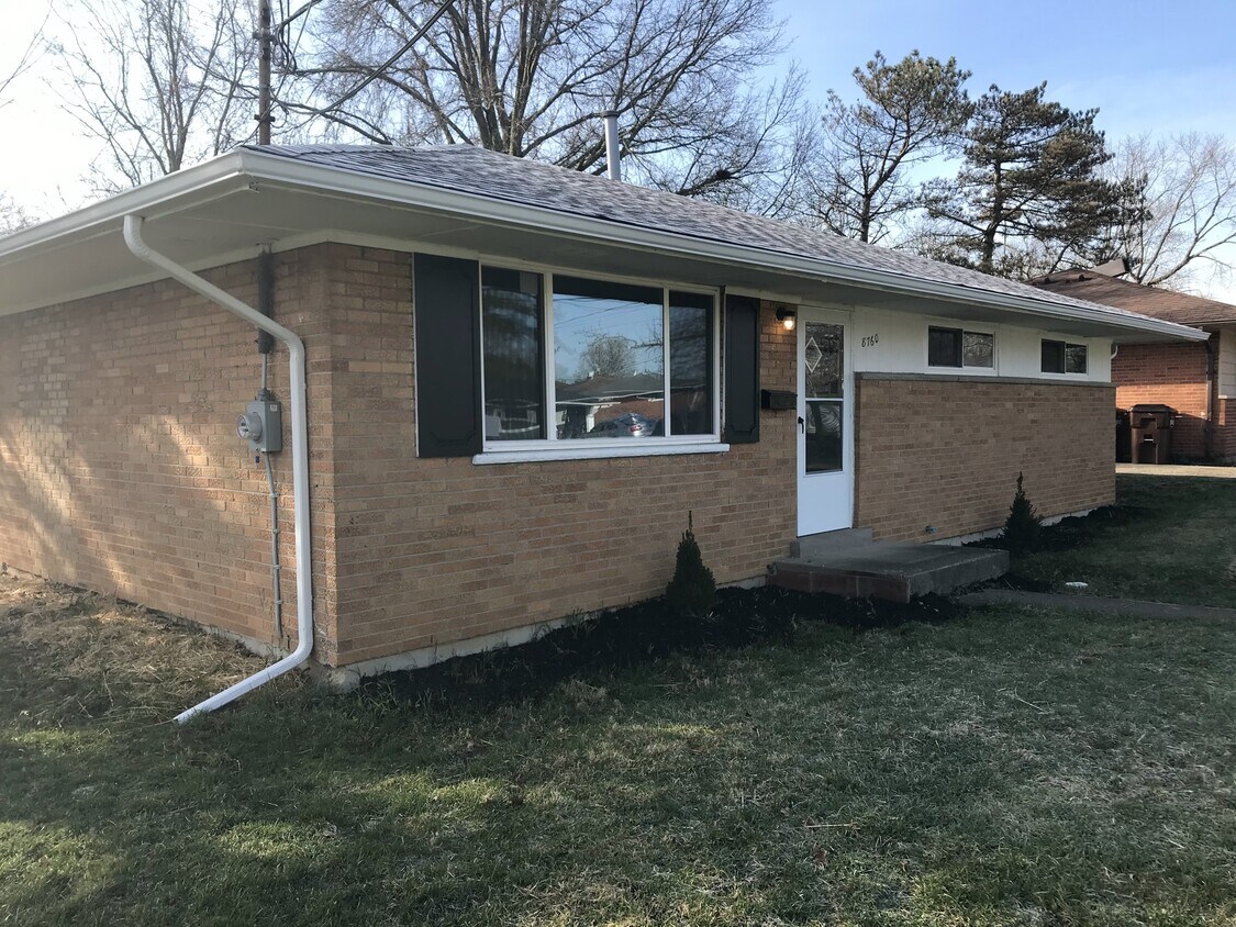 Foto principal - 8760 Zodiac Dr