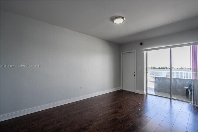 Foto del edificio - 7931 East Dr