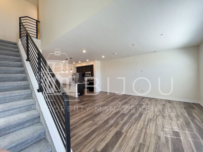 Foto del edificio - Victory Ridge Townhome