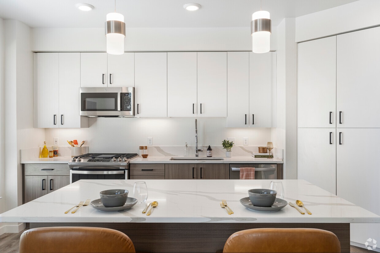 Primary Photo - Halcyon Apartments
