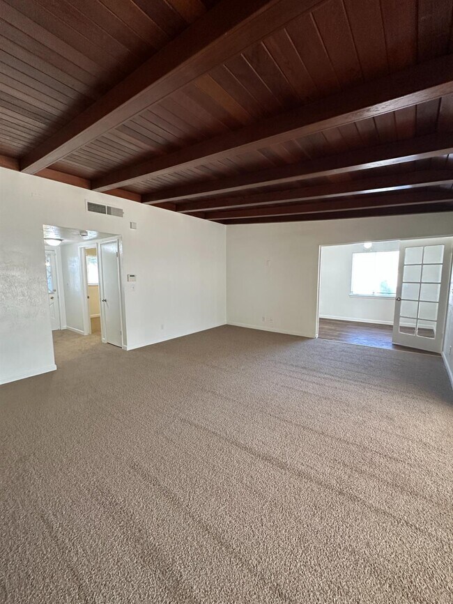 Foto del edificio - 3046 E Robinson Ave