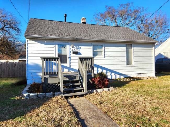 Building Photo - Adorable Bungalow