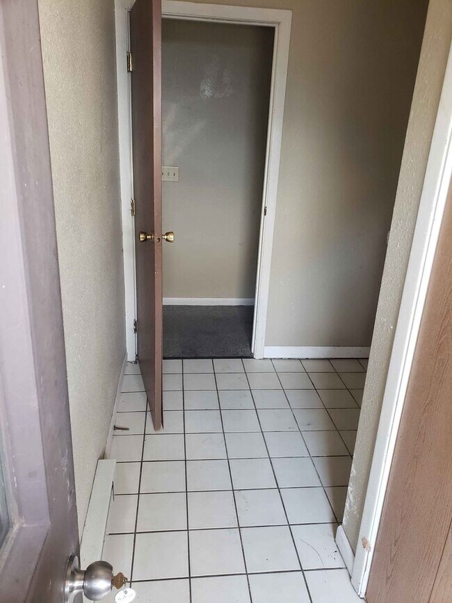 Laundry Room - 2200 W 11th St
