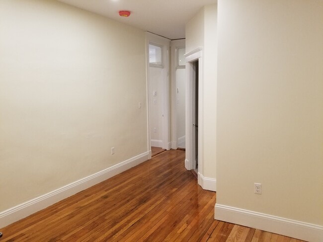 Building Photo - 73 Park Dr