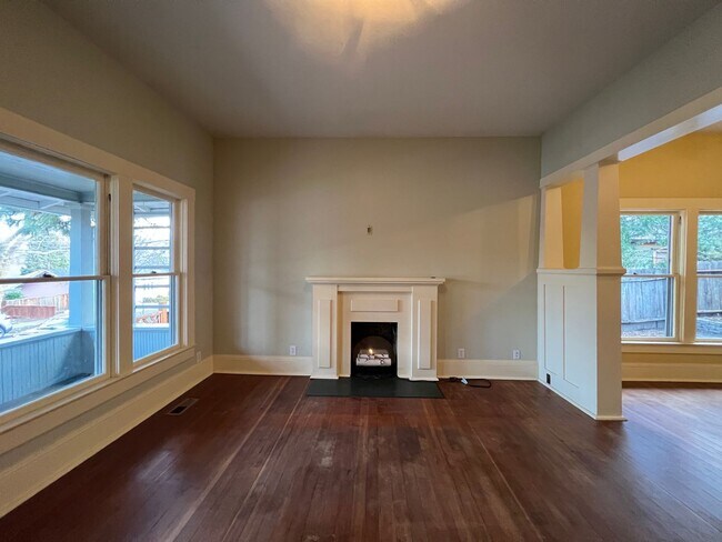 Foto del edificio - 3 Bedroom Craftsman style home in prime As...