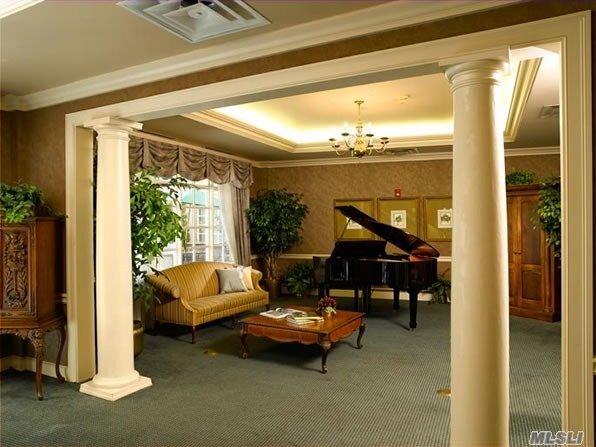 Foto del edificio - 51 Great Neck Rd