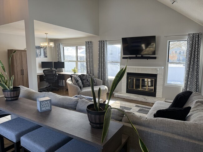 Foto del edificio - 525 Lasalle Ln