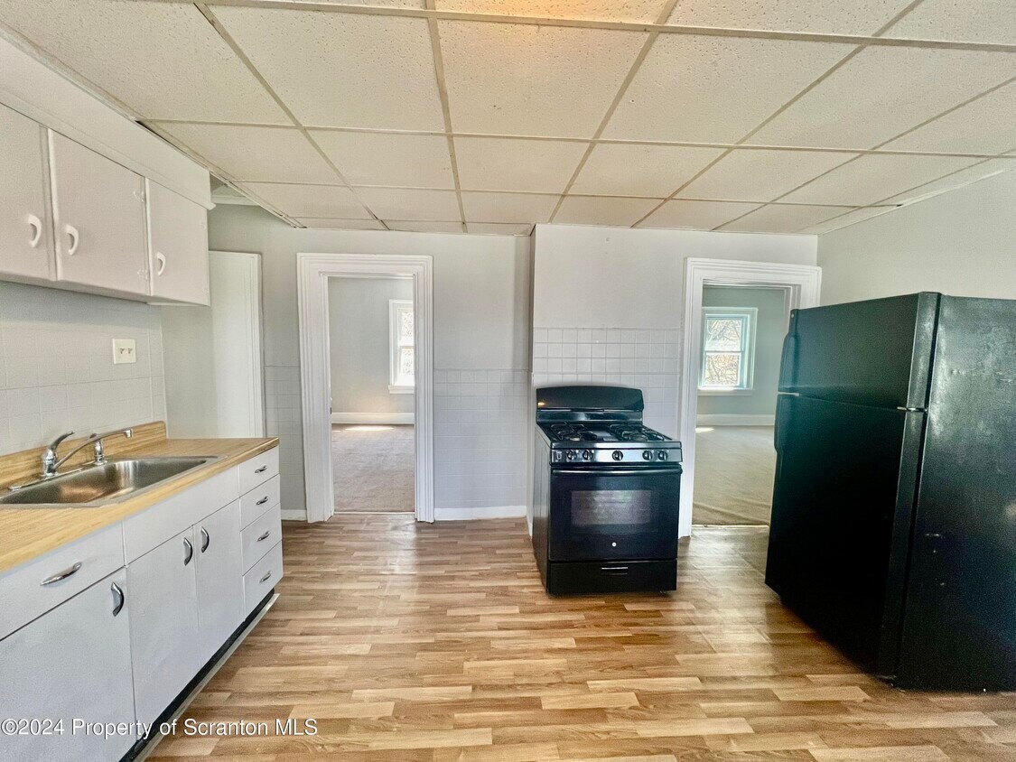 Primary Photo - 310 Oak St