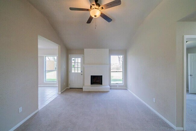 Building Photo - 4920 Meadowood Cir