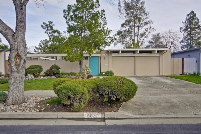 Foto del edificio - 4BD/2BA Cupertino Gem with Modern Upgrades!