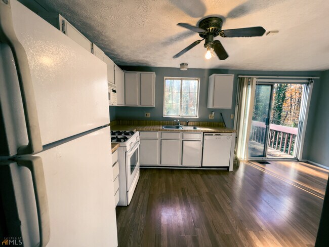 Building Photo - 5277 Old Trail Cir