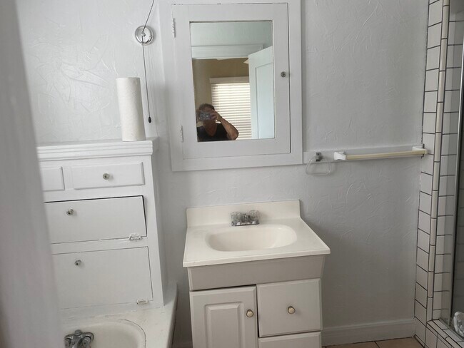 Baño - 508 W Holly Ave