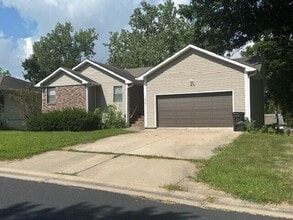 Building Photo - 3701 Santiago Dr