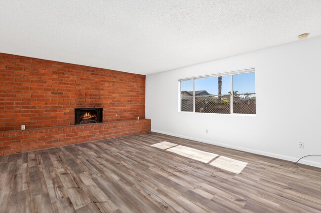 Family room - 1133 Louden Ln