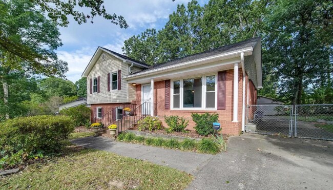 Foto del edificio - 730 Pineborough Rd