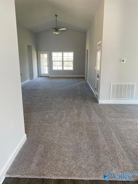 Building Photo - 121 Sorrelweed Dr